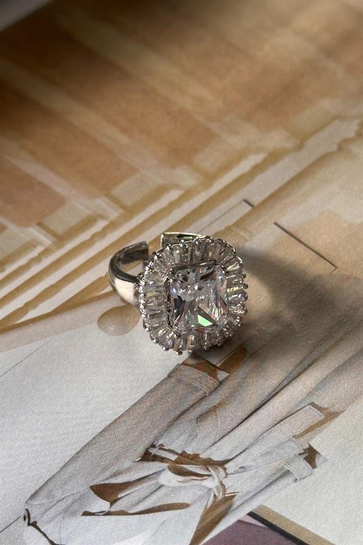 Vip Gümüş Renkli Kare Tektaş Yüzük