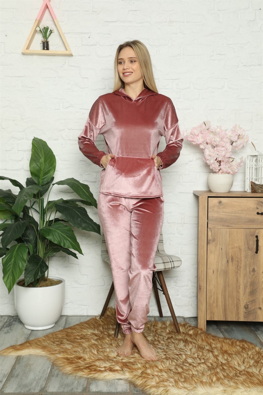 Kadın Kadife Kapşonlu Pijama Takımı