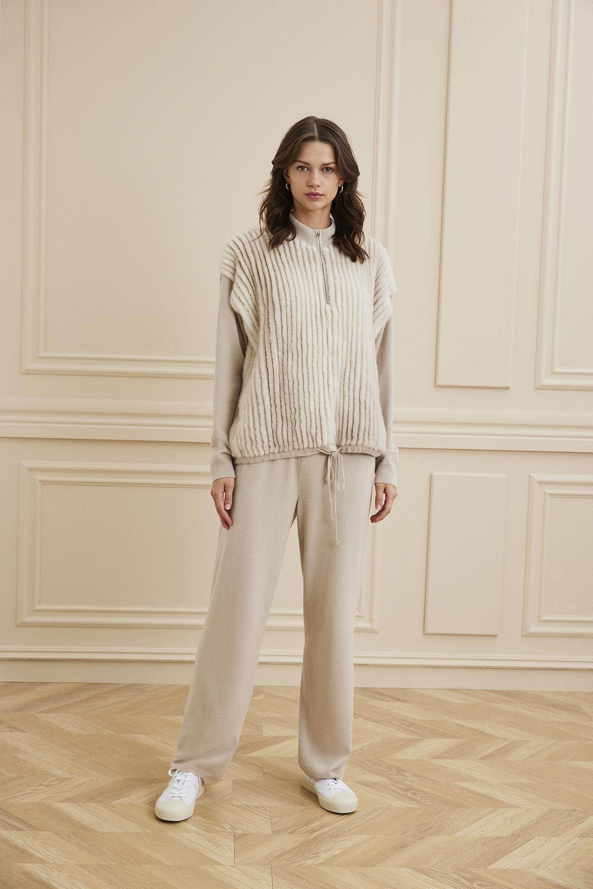 Shaky Women's Knitted Pants and Sweater Set With Mink Trimming 40260 Light Grey