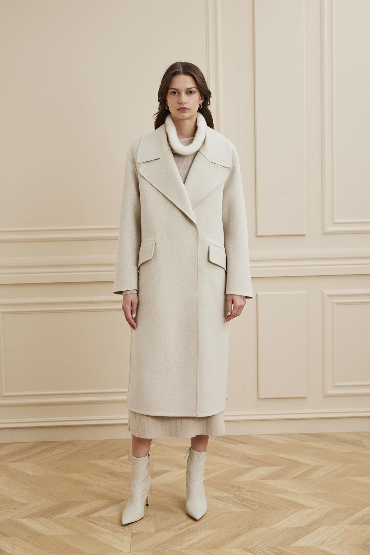 Shaky Women's Loro Piana 90% Wool 10% Cashmere Fabric Coat Beige