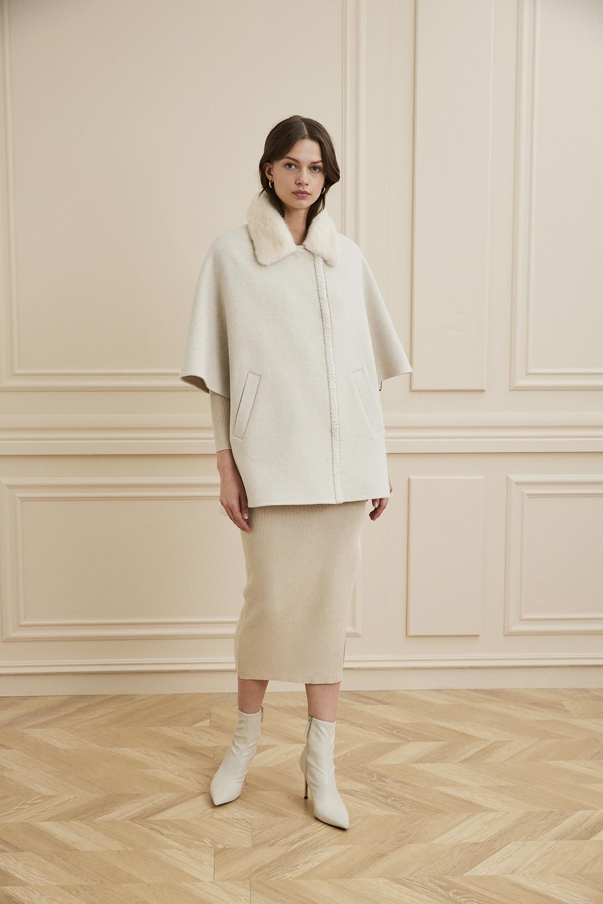 Shaky Women's Loro Piana 90% Wool 10% Cashmere Fabric Pancho With Mink Trimming Beige