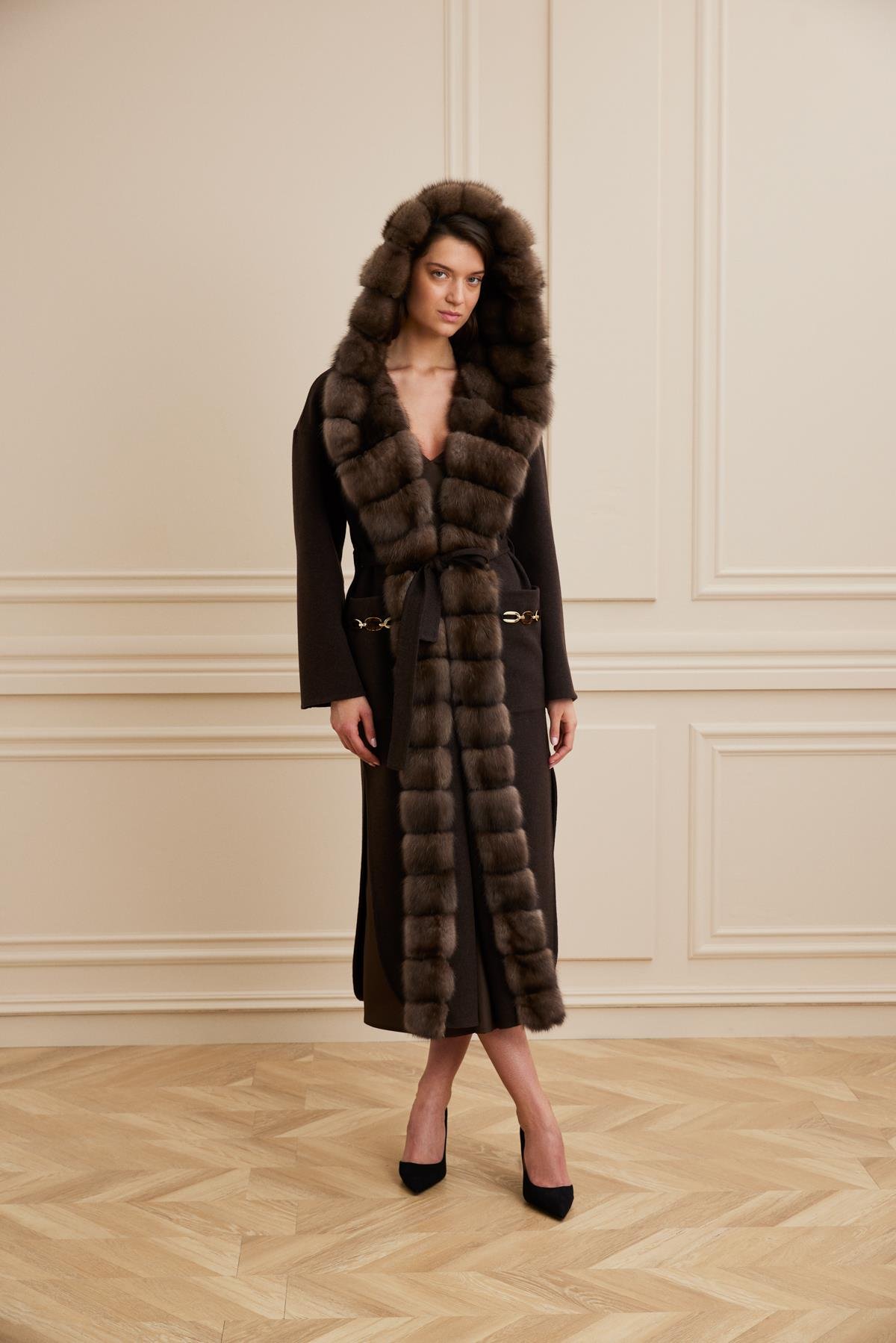 Shaky Women's Loro Piana 97% Wool 3% Cashmere Fabric Coat With Sable Trimming Brown