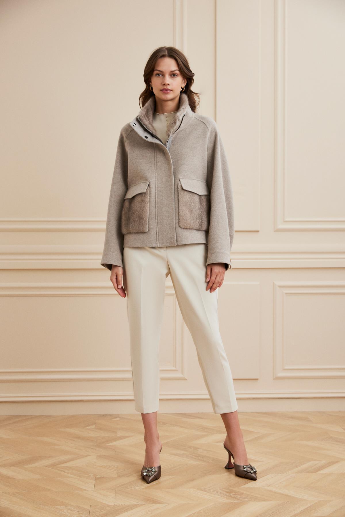 Shaky Women's Loro Piana 97% Wool 3% Cashmere Coat with Mink trimming Beige