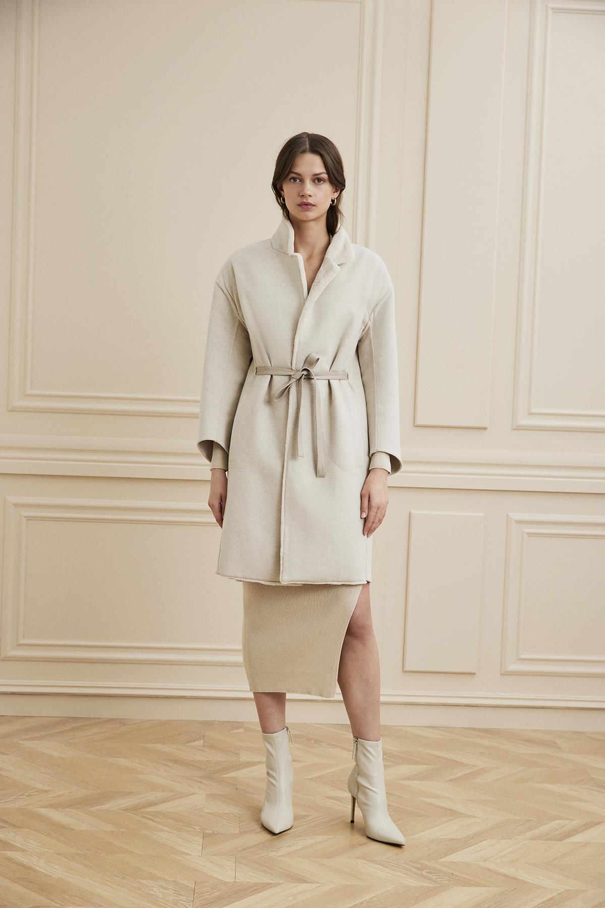 Shaky Women's Loro Piana 90% Wool 10% Cashmere Fabric Short Coat With Mink Shaved Inside Trimming Beige