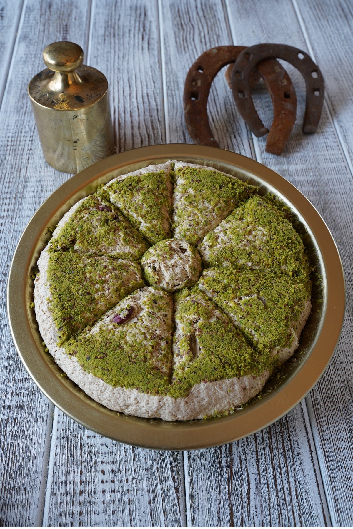 Sini Helvası (Antep Fıstıklı) 892 Gr