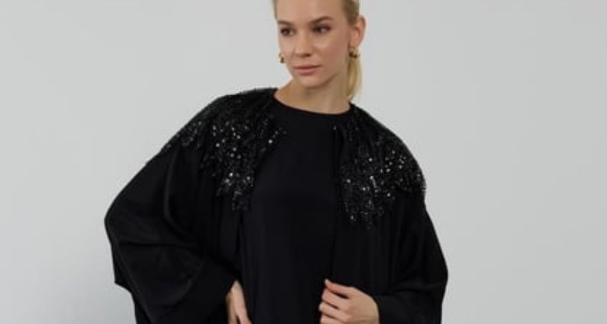Ferace ve Abaya Arasındaki Fark Nedir? Tesettür Modasında İki Özel Parça
