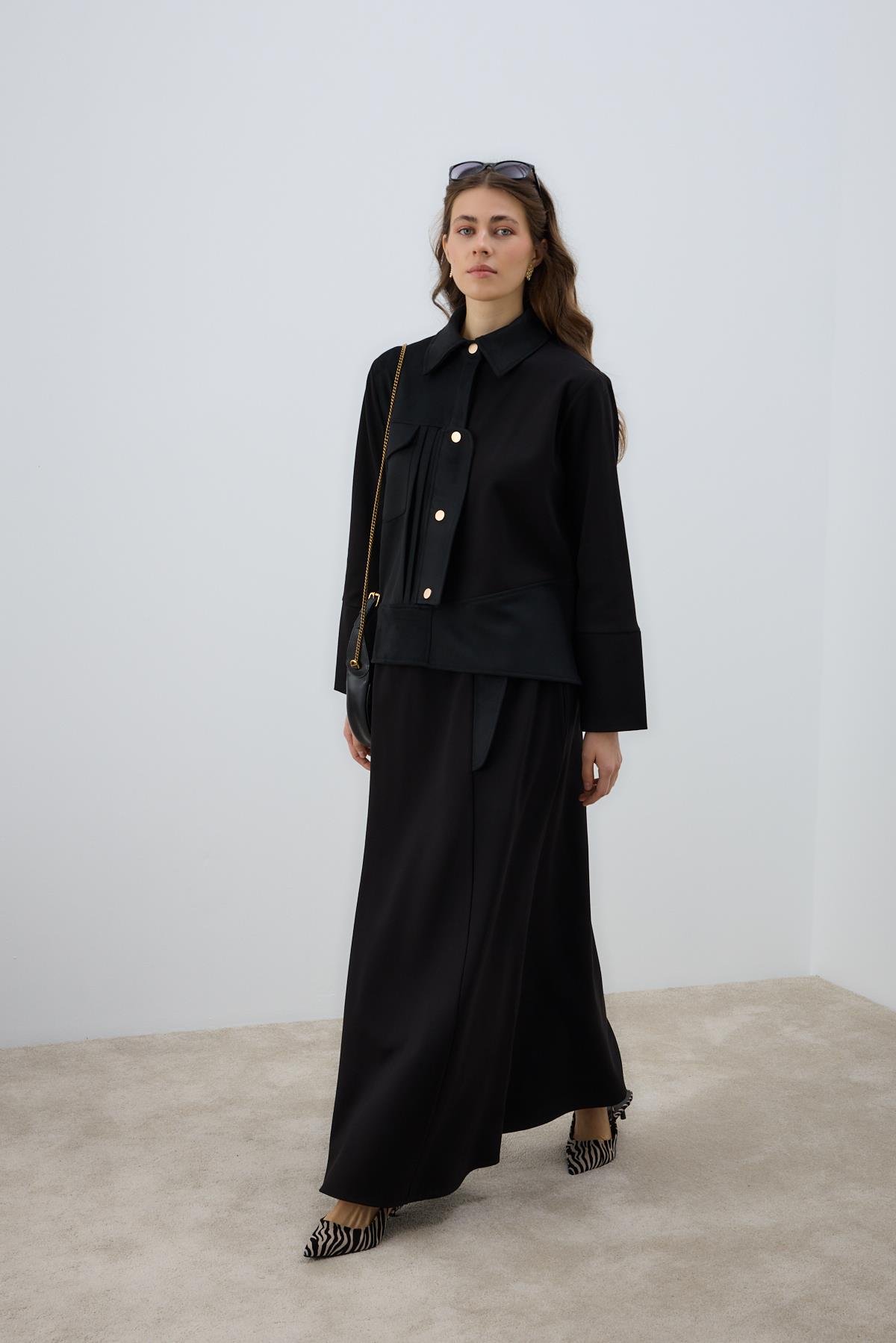 Esila Düğmeli Süet Garnili Etekli Takım SİYAH