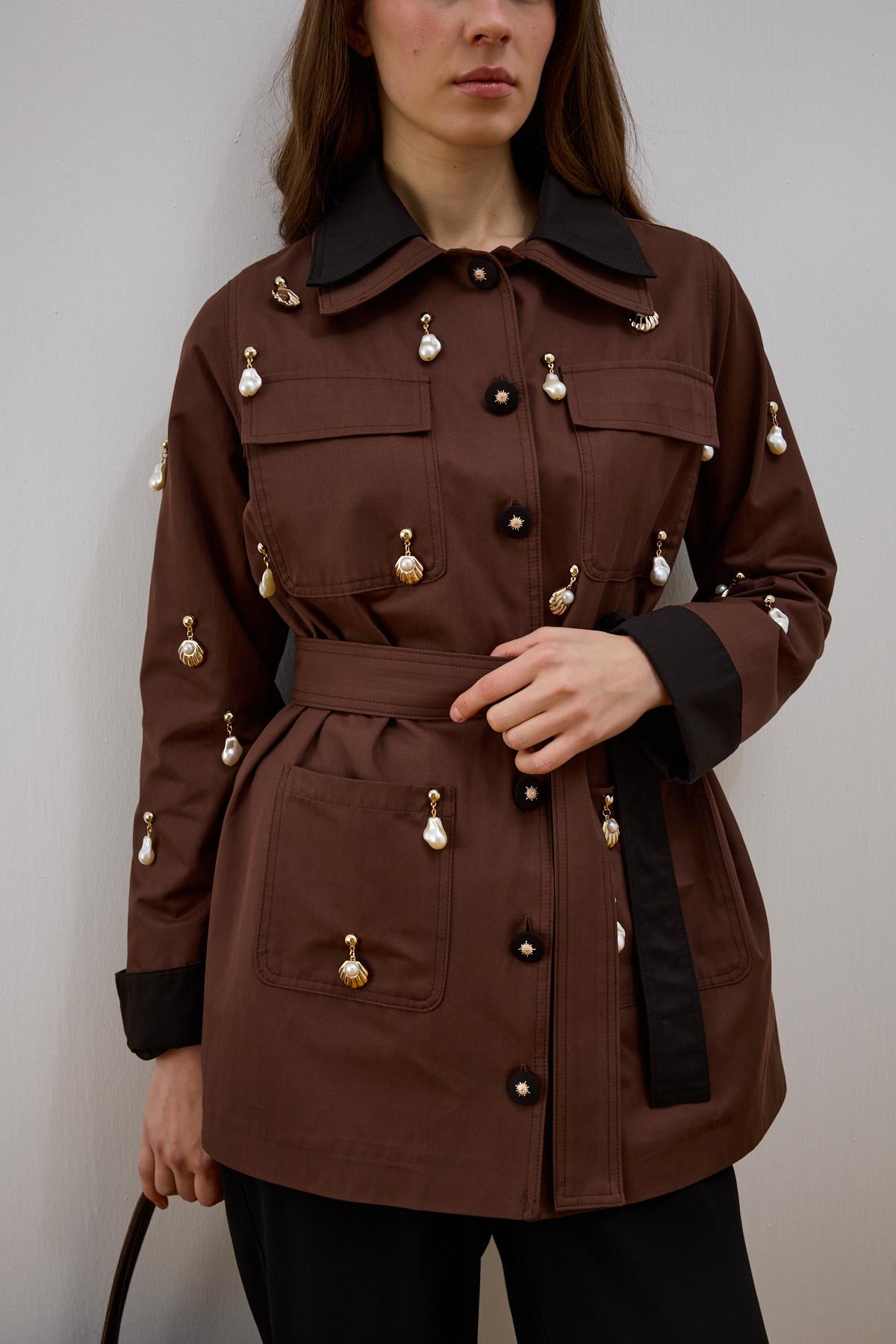 Parka Düğmeli Özel Aksesuarlı Parka KAHVERENGİ