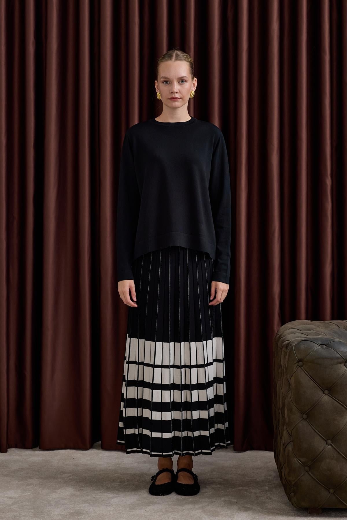 Perla Piliseli Triko Etekli Takım SİYAH