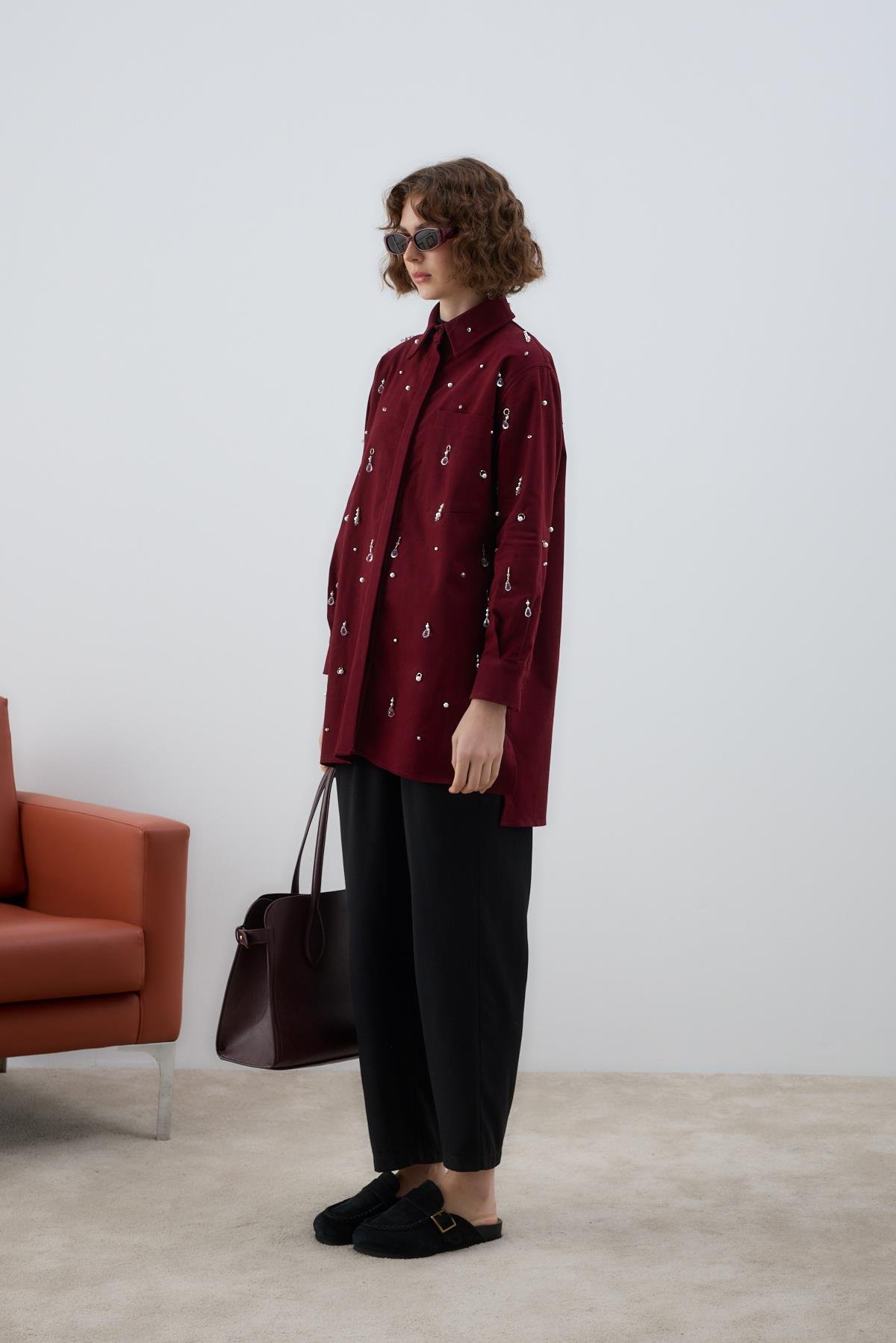 Venedik Düğmeli Özel Aksesuarlı Gömlek MÜRDÜM