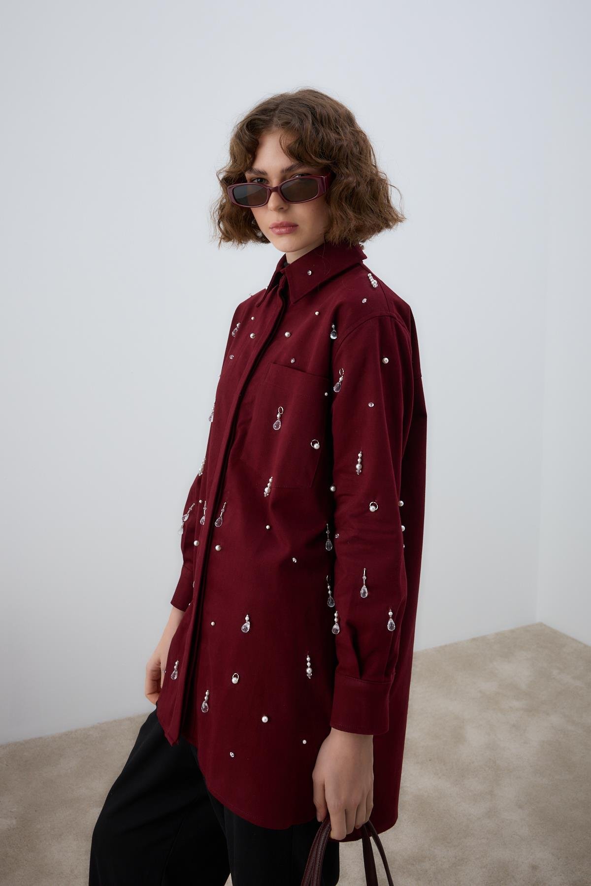 Venedik Düğmeli Özel Aksesuarlı Gömlek MÜRDÜM