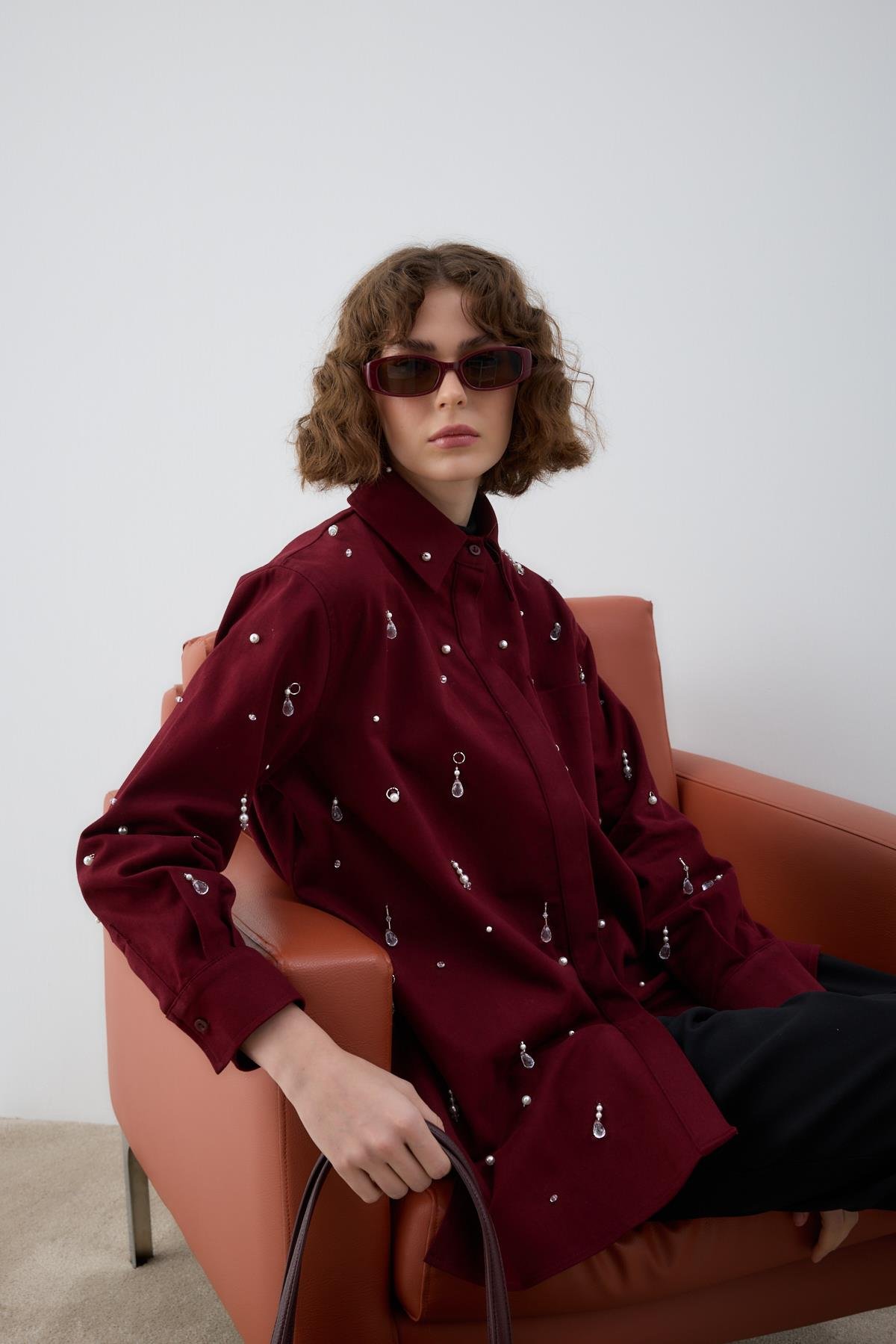 Venedik Düğmeli Özel Aksesuarlı Gömlek MÜRDÜM