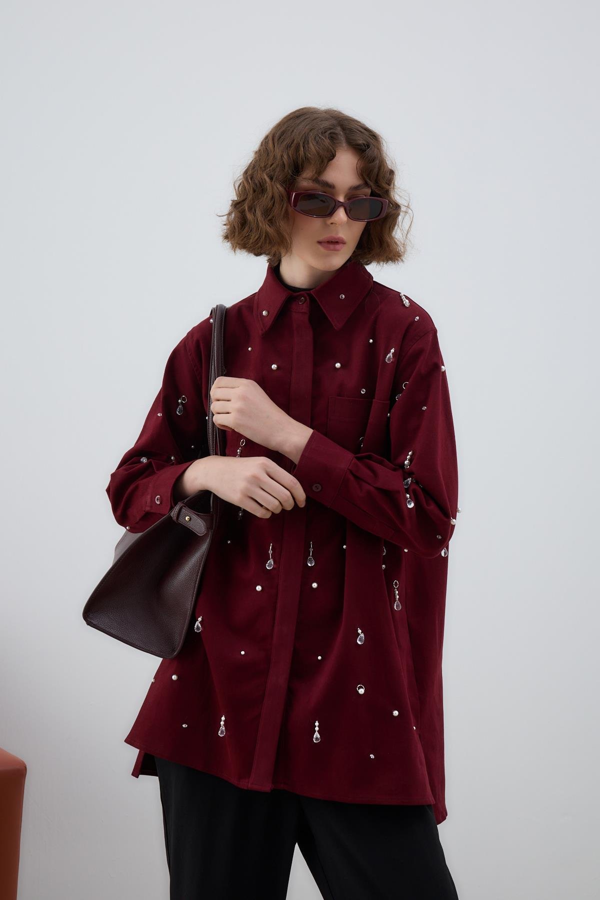 Venedik Düğmeli Özel Aksesuarlı Gömlek MÜRDÜM