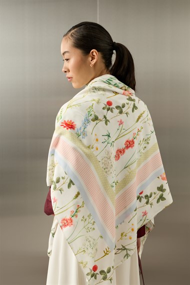 Çiçek Desenli Omuz Şalı BEYAZ