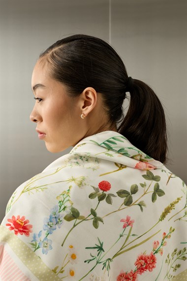 Çiçek Desenli Omuz Şalı BEYAZ