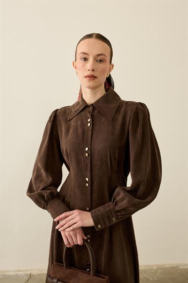 Mari Belden Oturtmalı Lyocell Elbise KAHVERENGİ