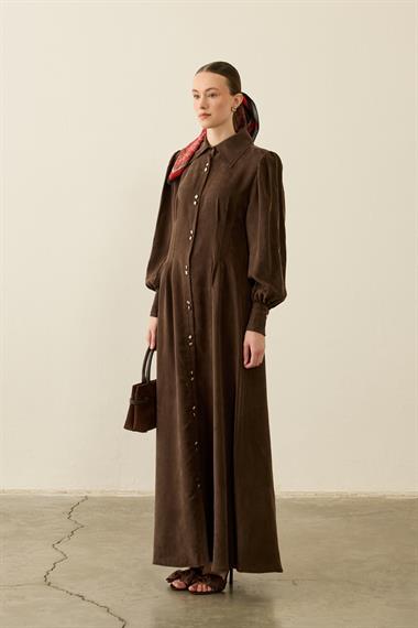 Mari Belden Oturtmalı Lyocell Elbise KAHVERENGİ