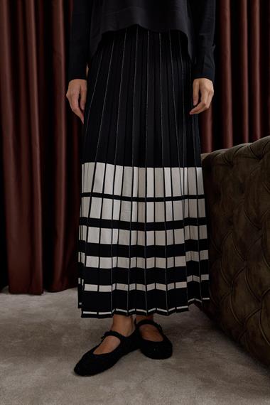 Perla Piliseli Triko Etekli Takım SİYAH