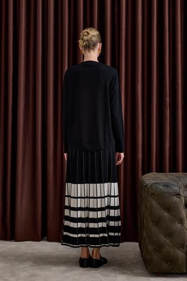 Perla Piliseli Triko Etekli Takım SİYAH