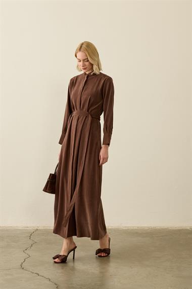 Sevi Hakim Yaka Kemeri Lastikli Modal Elbise KAHVERENGİ