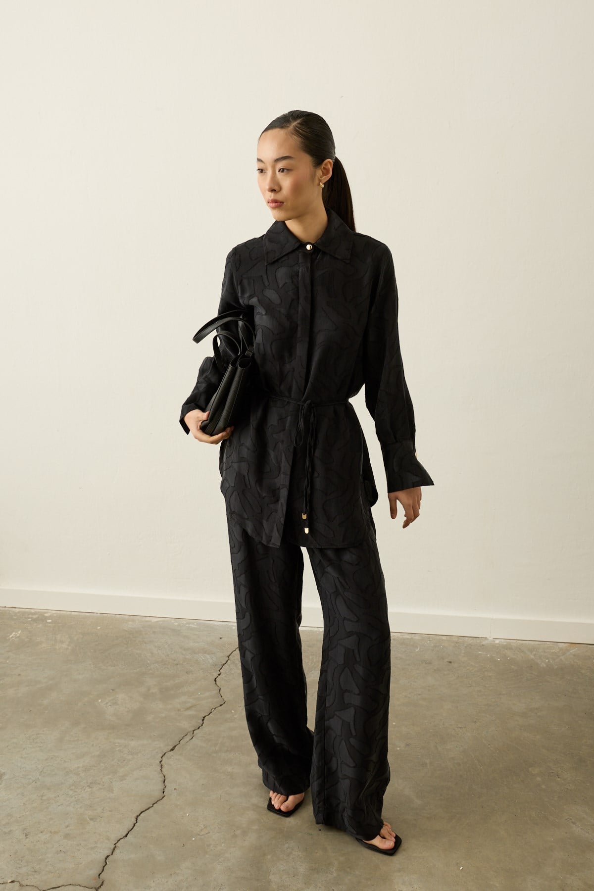 Jakarlı Düğmeli Lyocell Pantolonlu Takım SİYAH