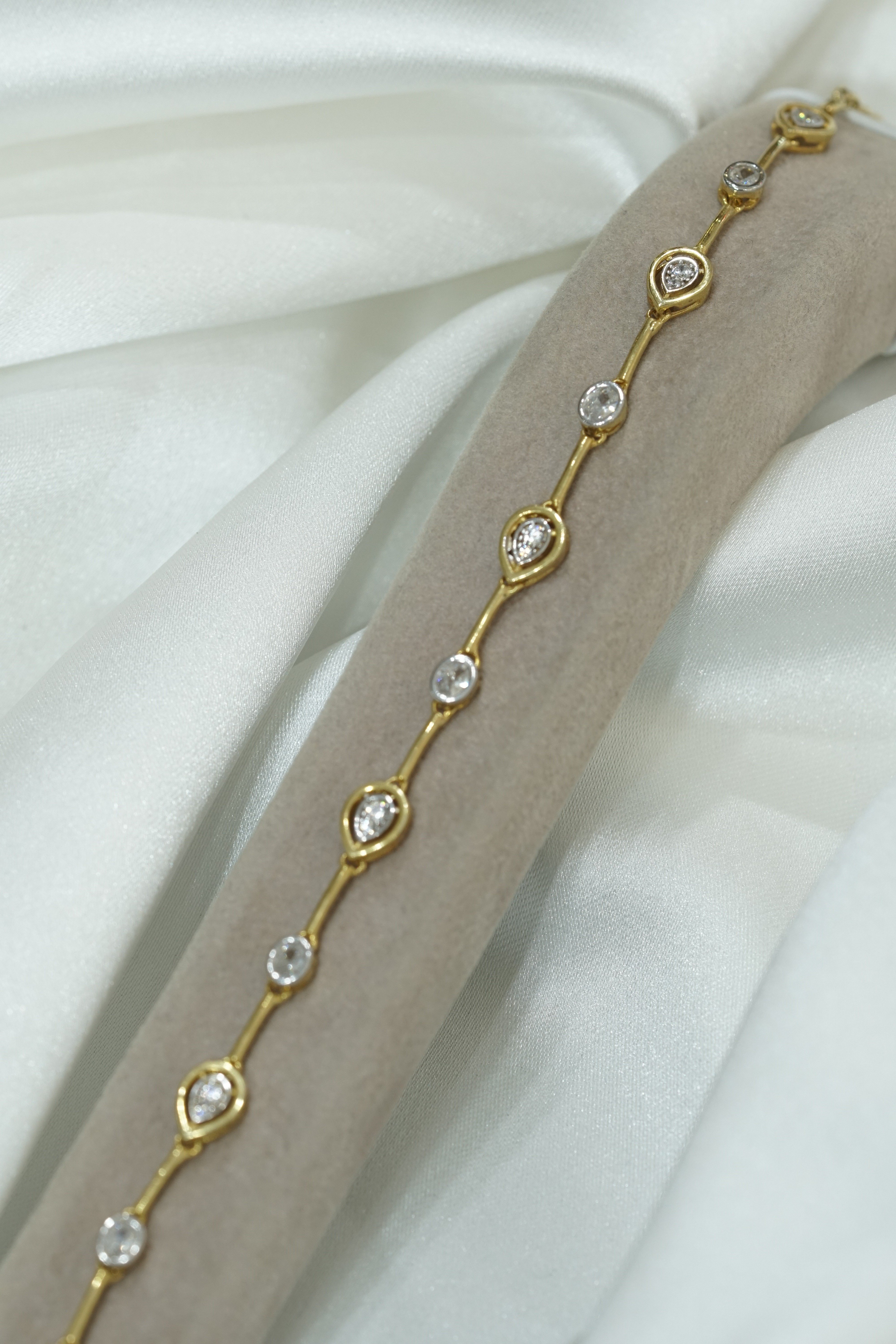 Damla Figürlü Bileklik