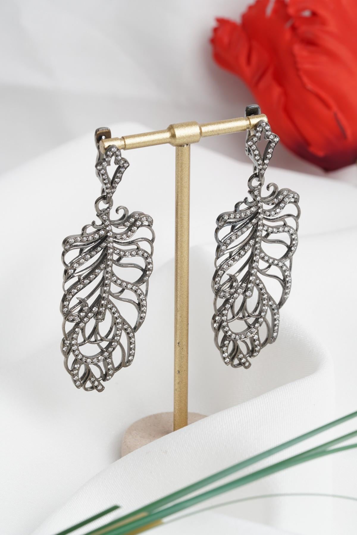 İşlemeli Taşlı Küpe