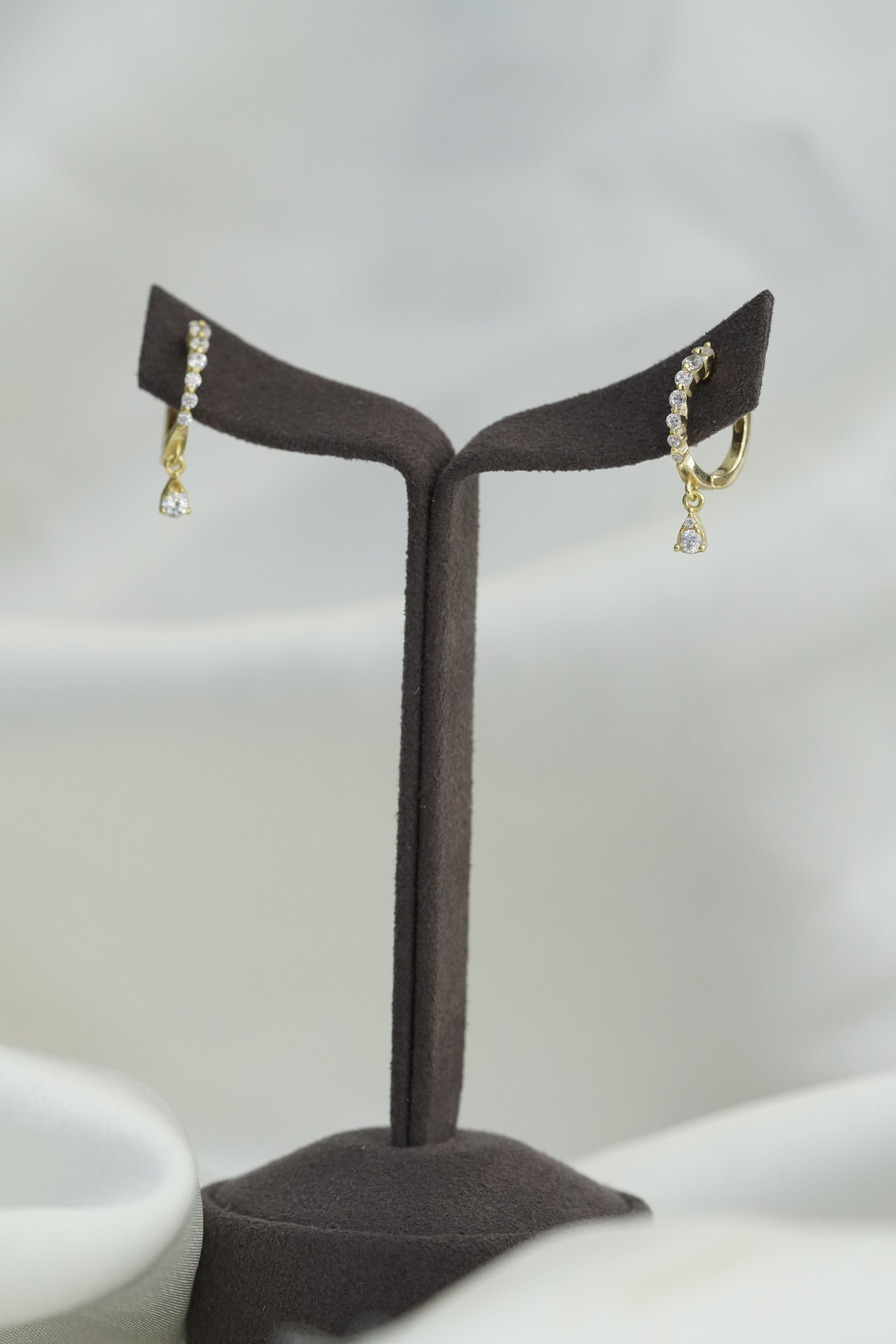 Sallanan Taşlı Halka Küpe