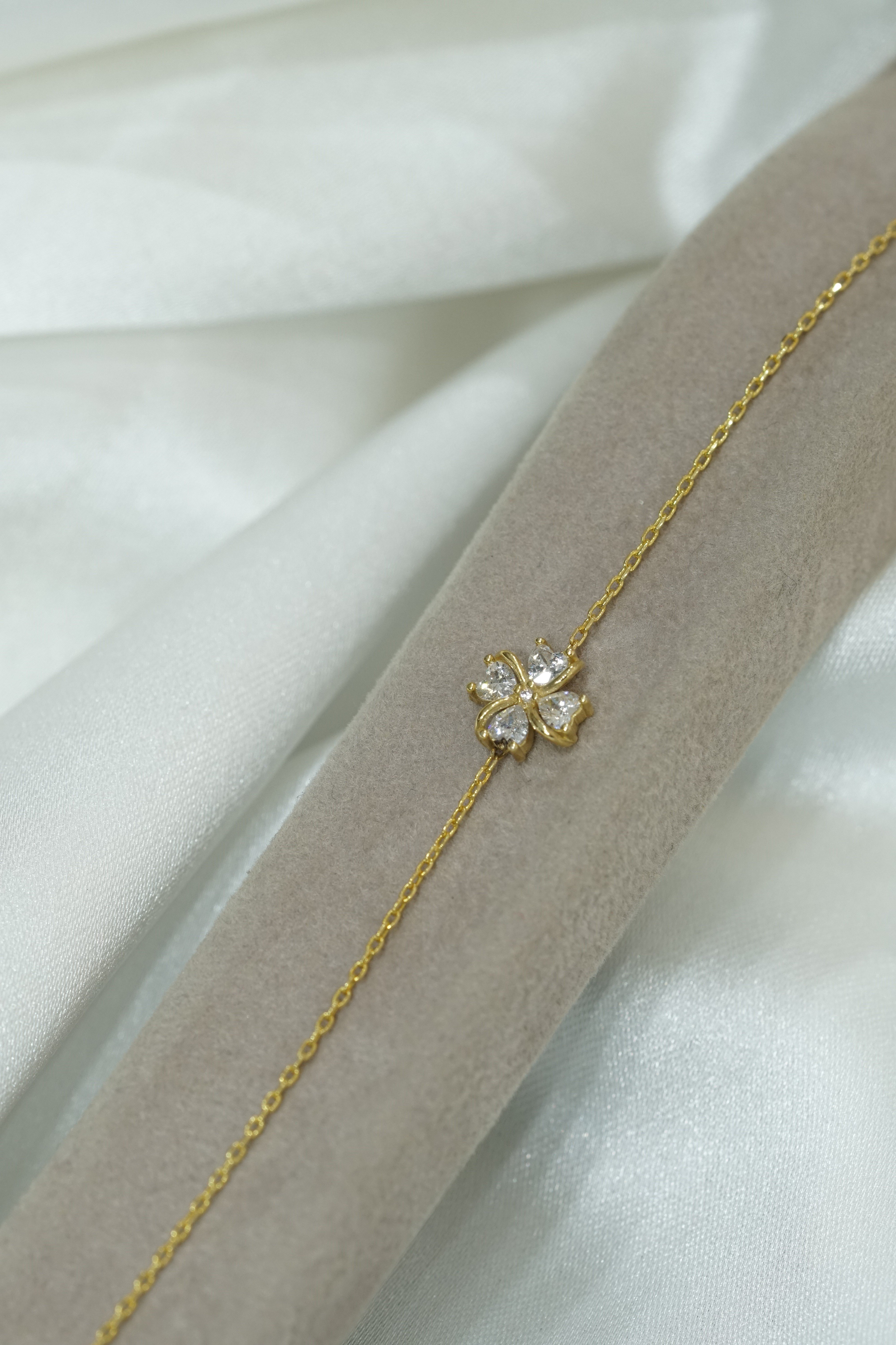 Taşlı Çiçek Bileklik