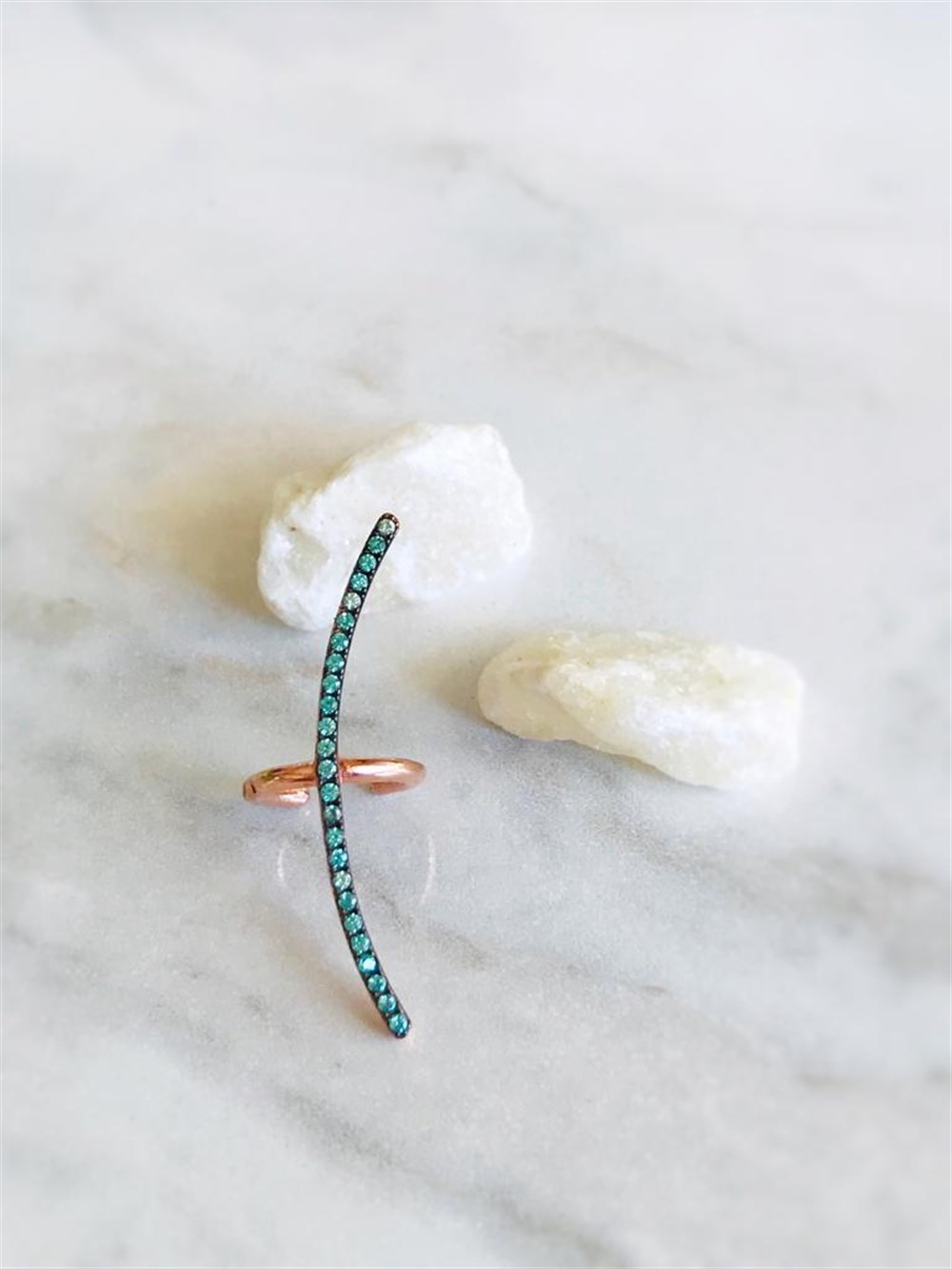 Yeşil Taşlı Kıkırdak Küpe