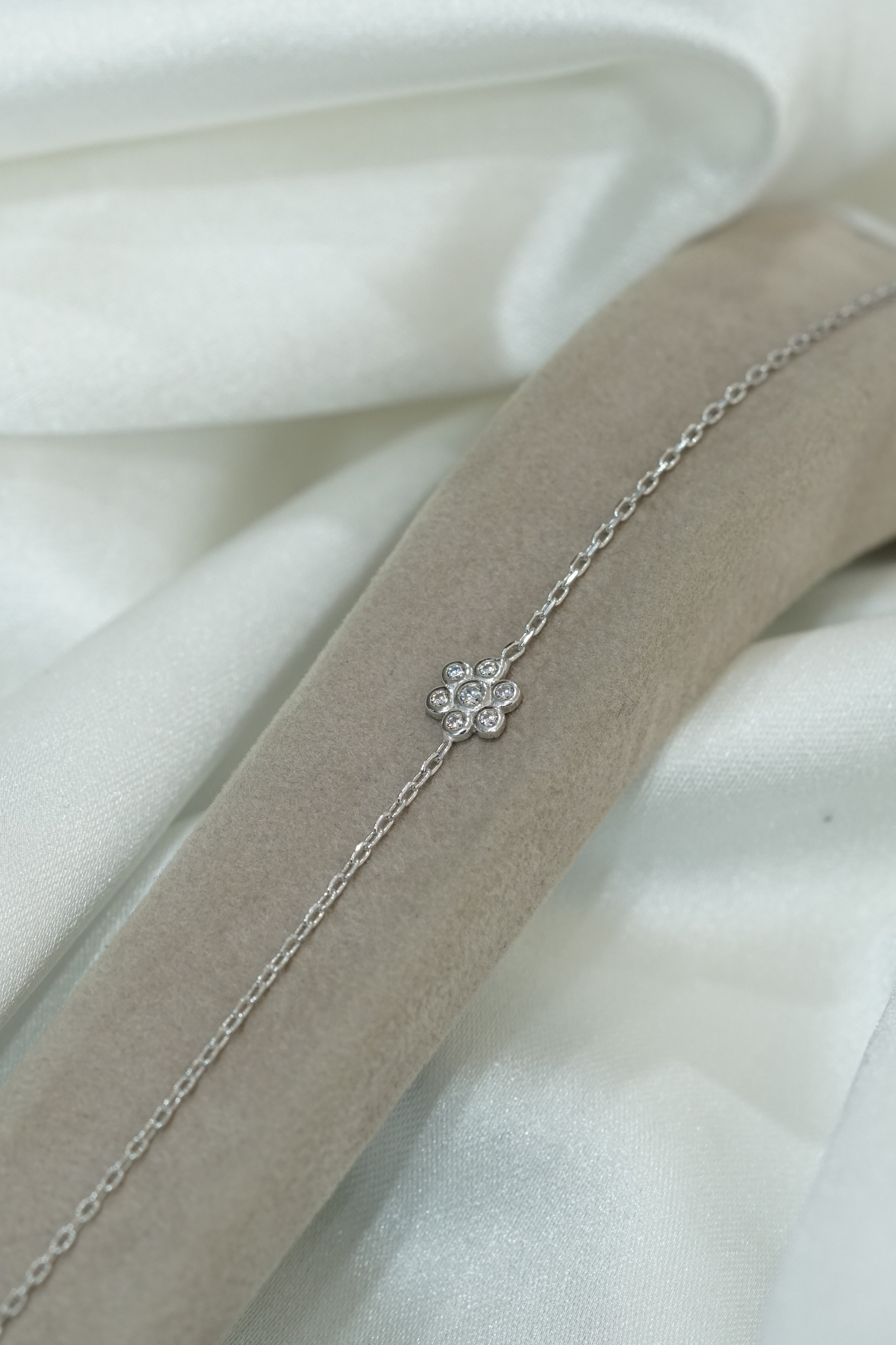 İnce Çiçek Bileklik