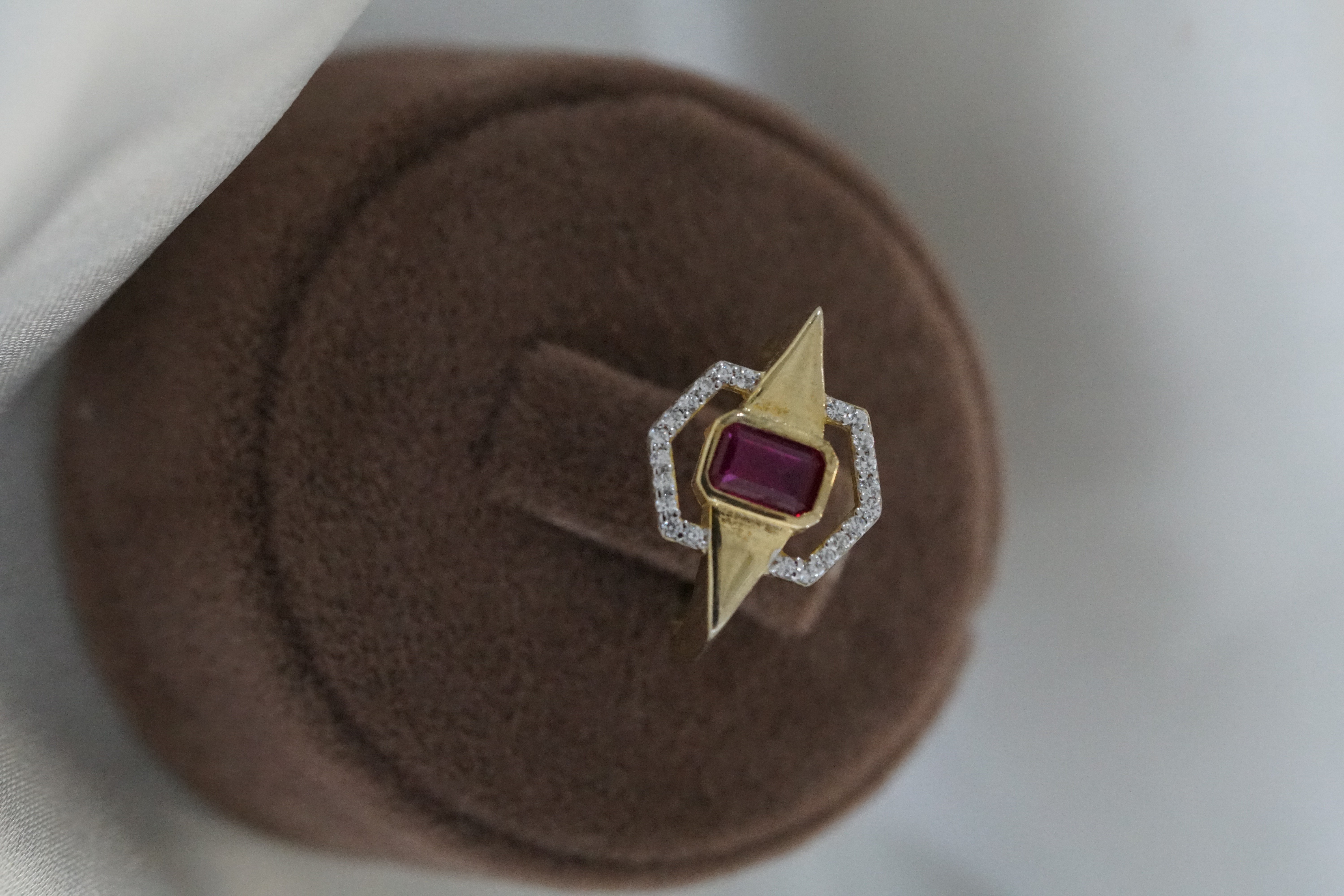 Pembe Baget Taşlı Yüzük