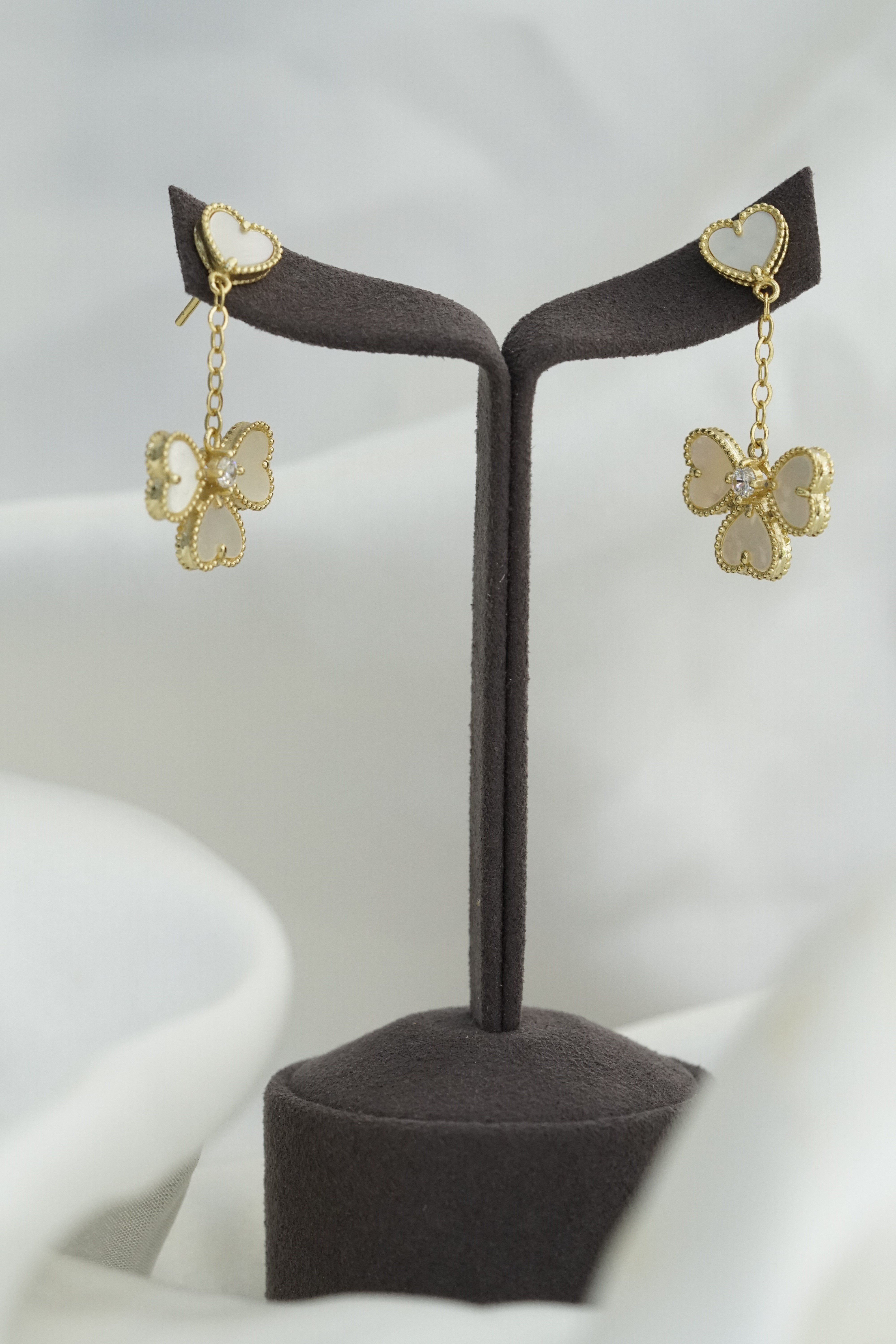 Sallantılı Yonca Küpe