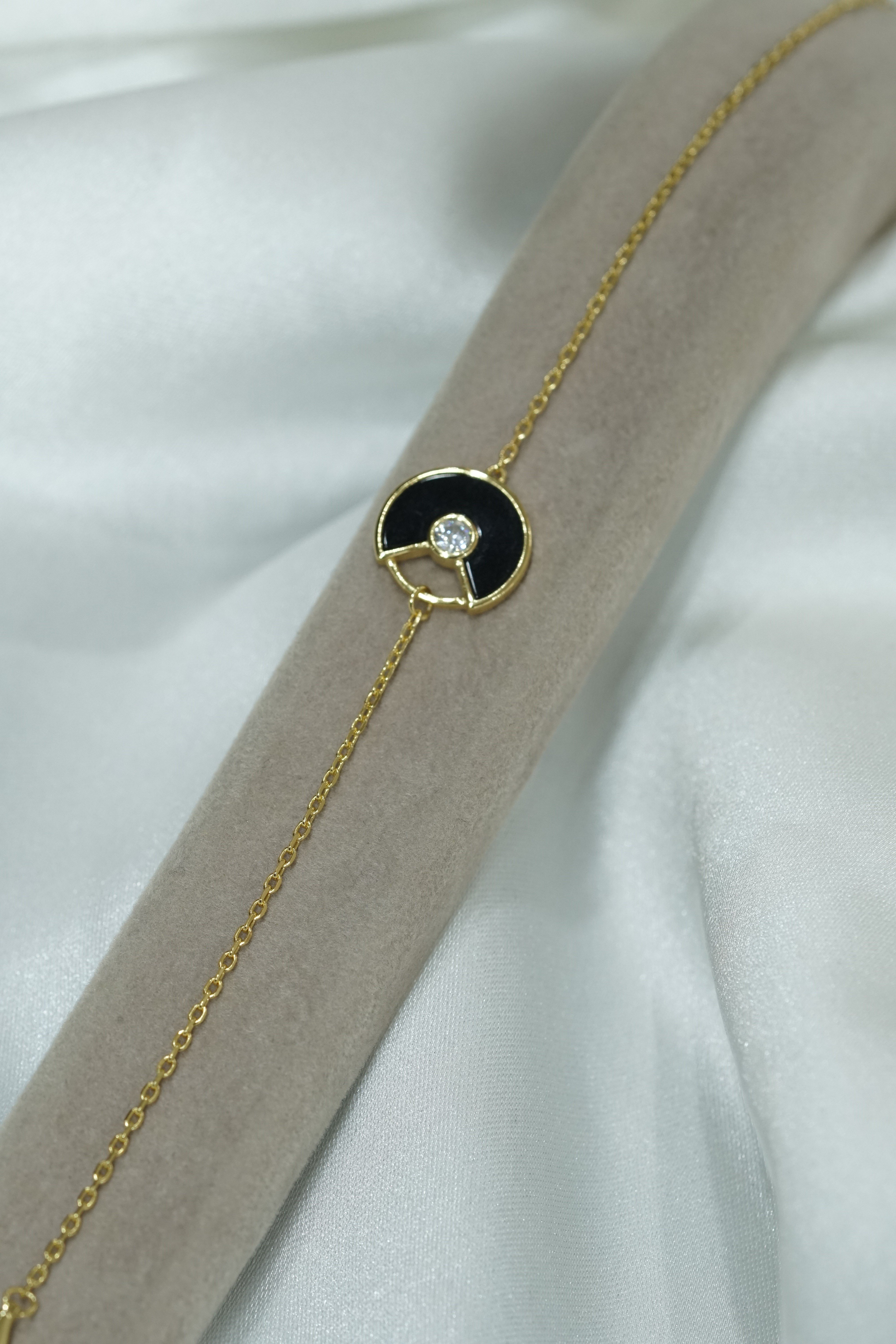 Siyah Mineli Yuvarlak Bileklik