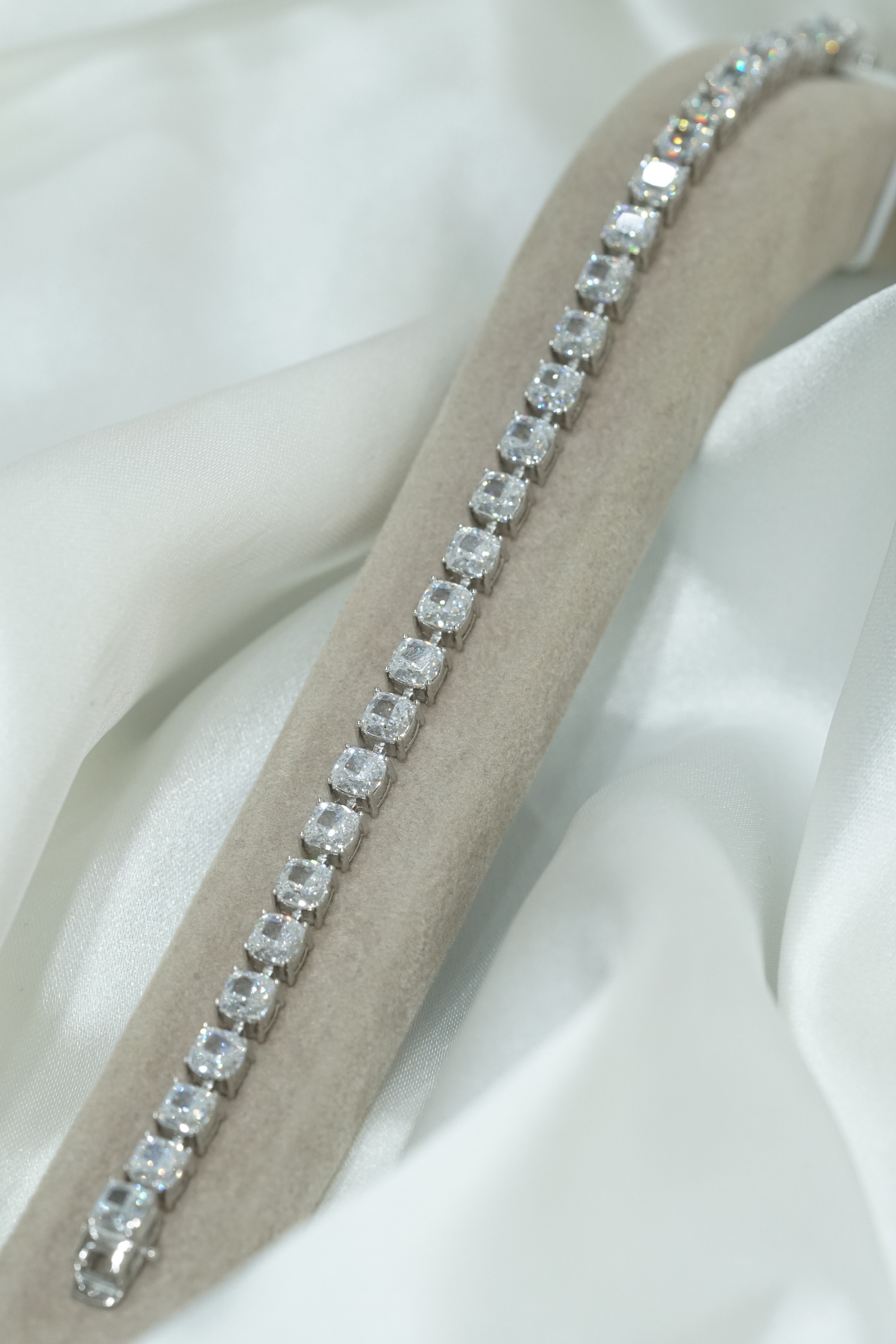 Swarovski Taşlı Suyolu Bileklik