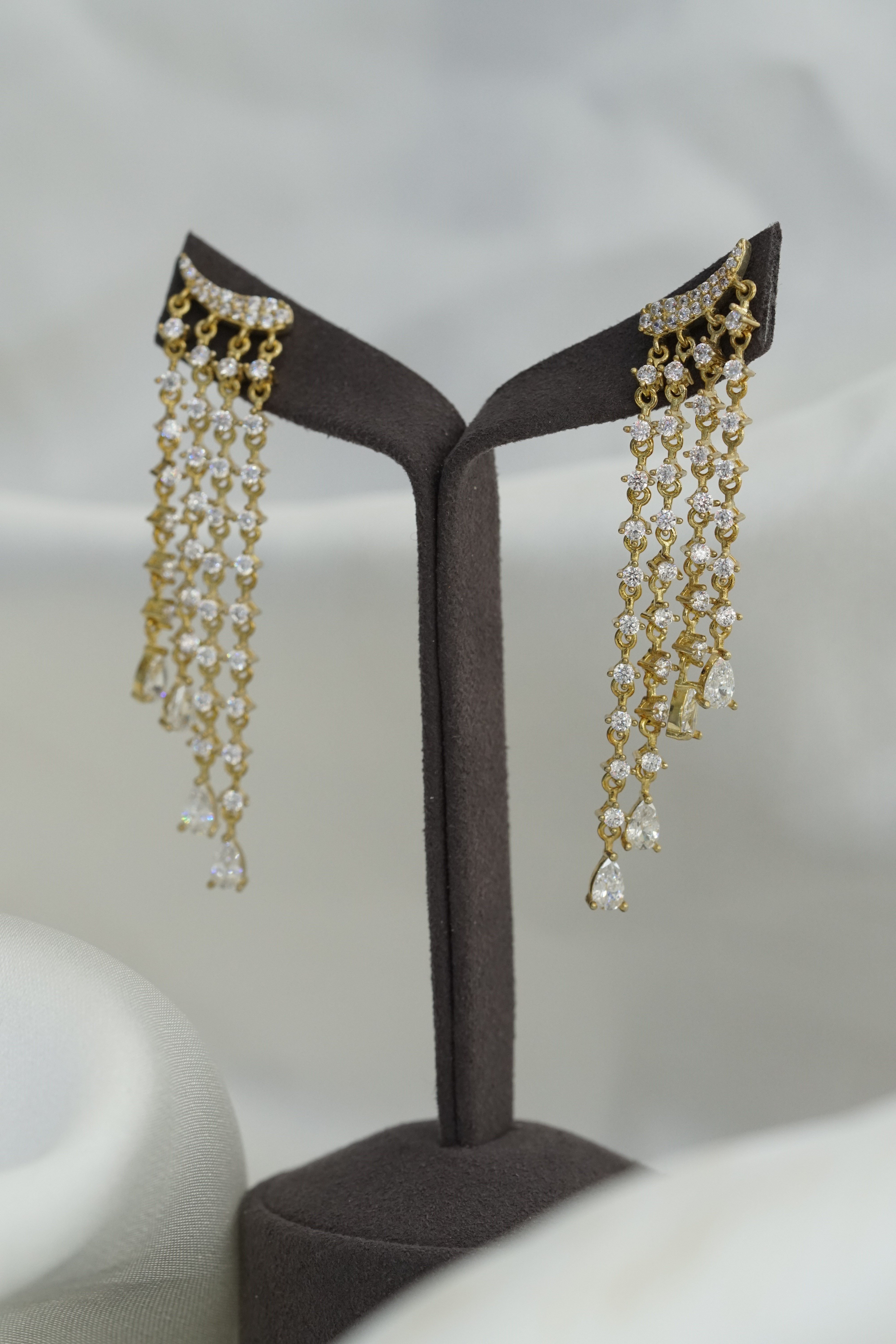 Taşlı Sallantılı Küpe