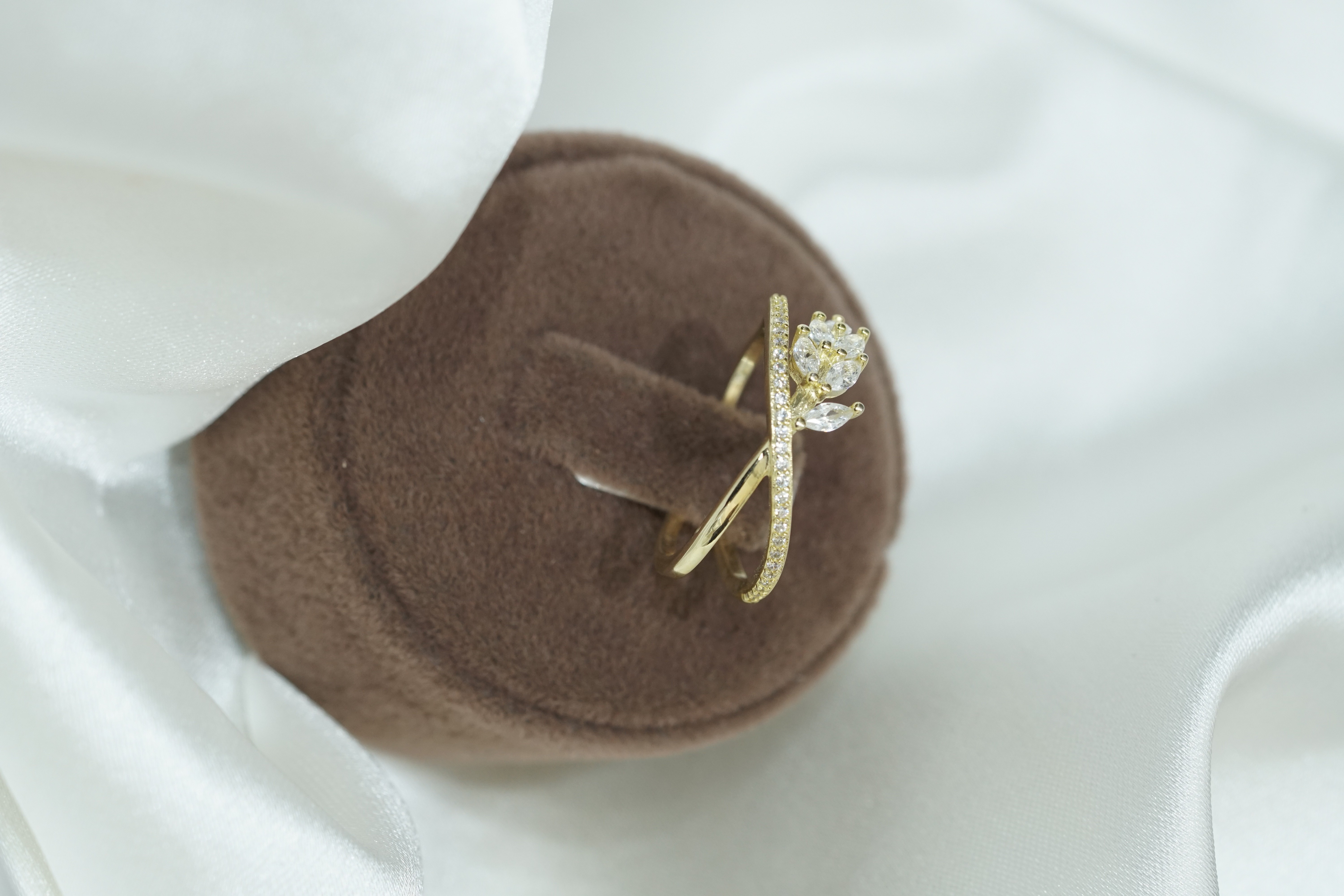 Taşlı Yaprak Yüzük 