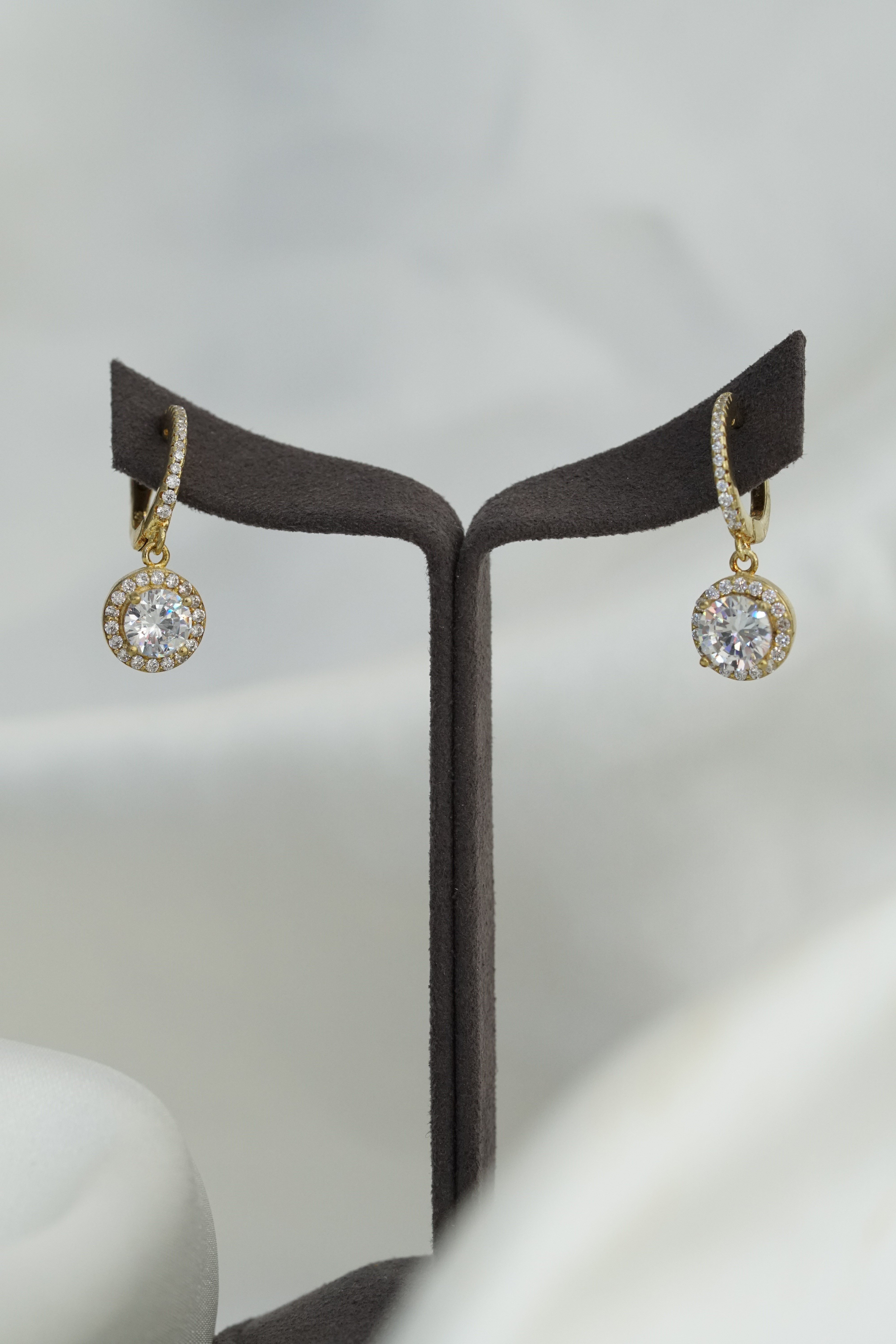 Yuvarlak Taşlı Küpe