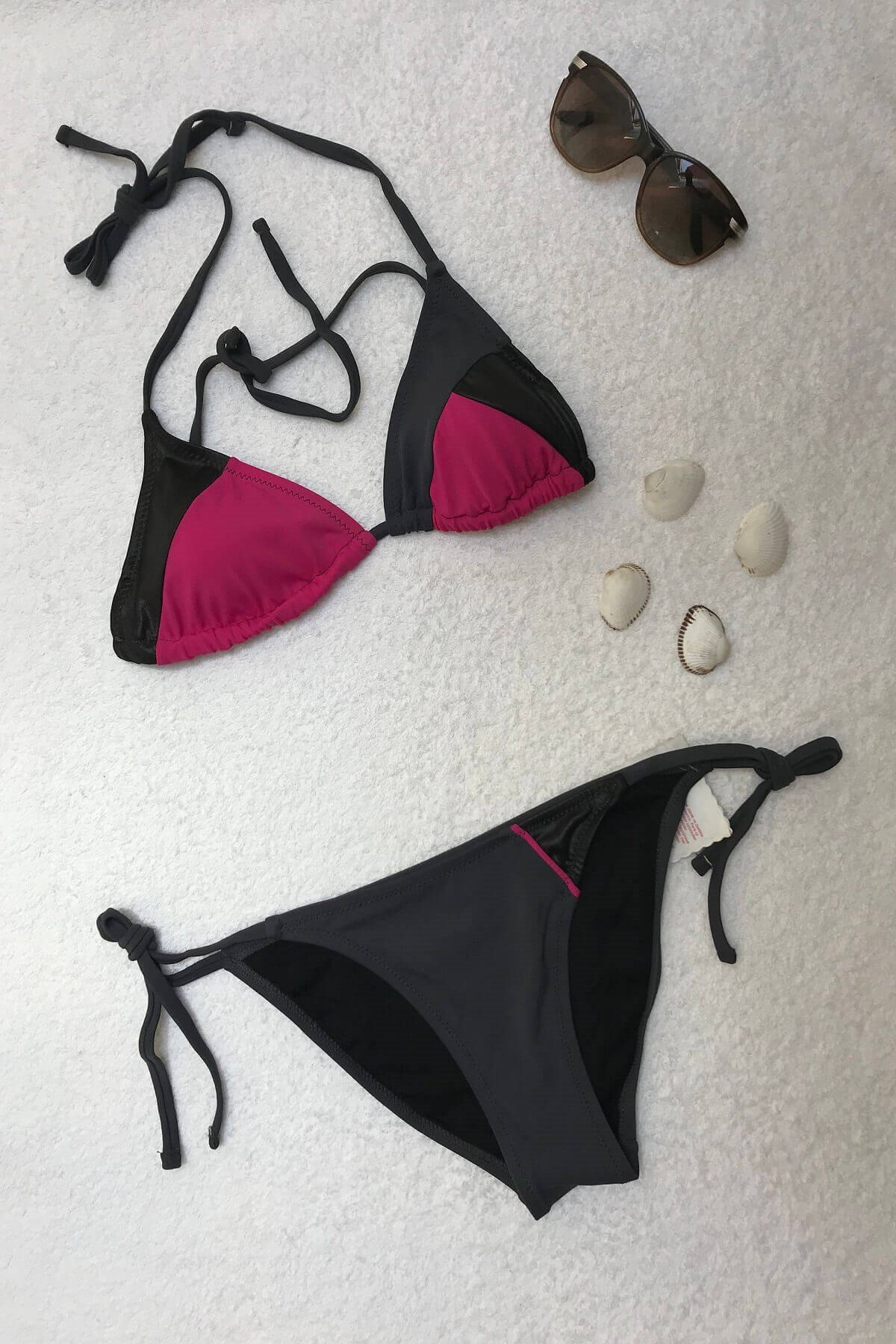 Dagi Boyundan Bağlı Deri Detaylı Fuşya Üçgen Bikini Takımı