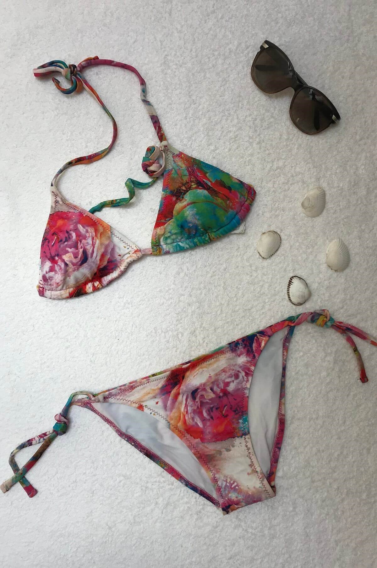 Dagi Çiçekli Boyundan Bağlı Üçgen Bikini Takımı