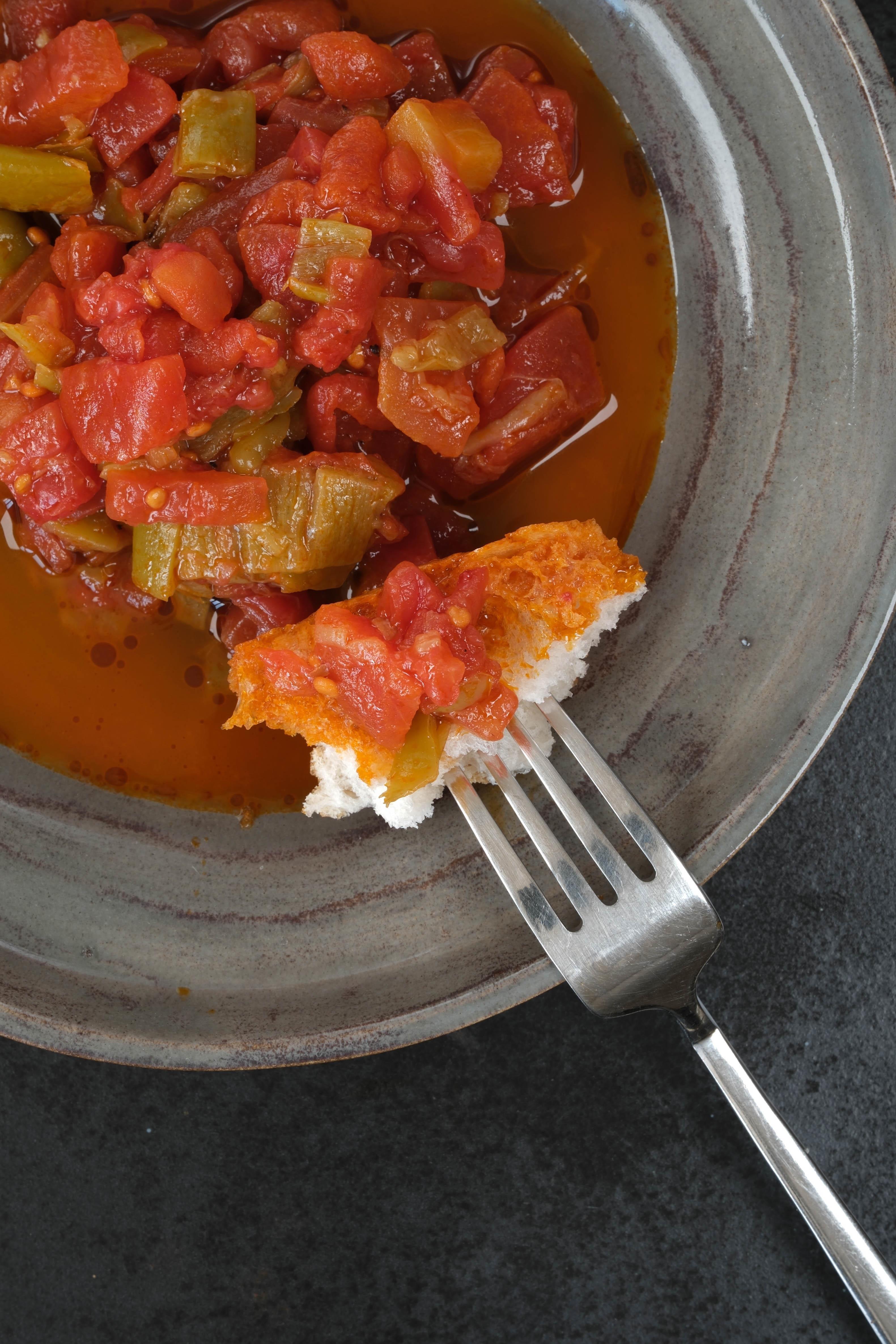 SARIMSAKLI MENEMEN