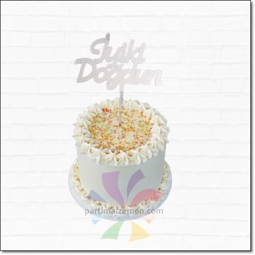 Pasta Üstüne Pleksi İYİKİ DOĞDUN yazısı