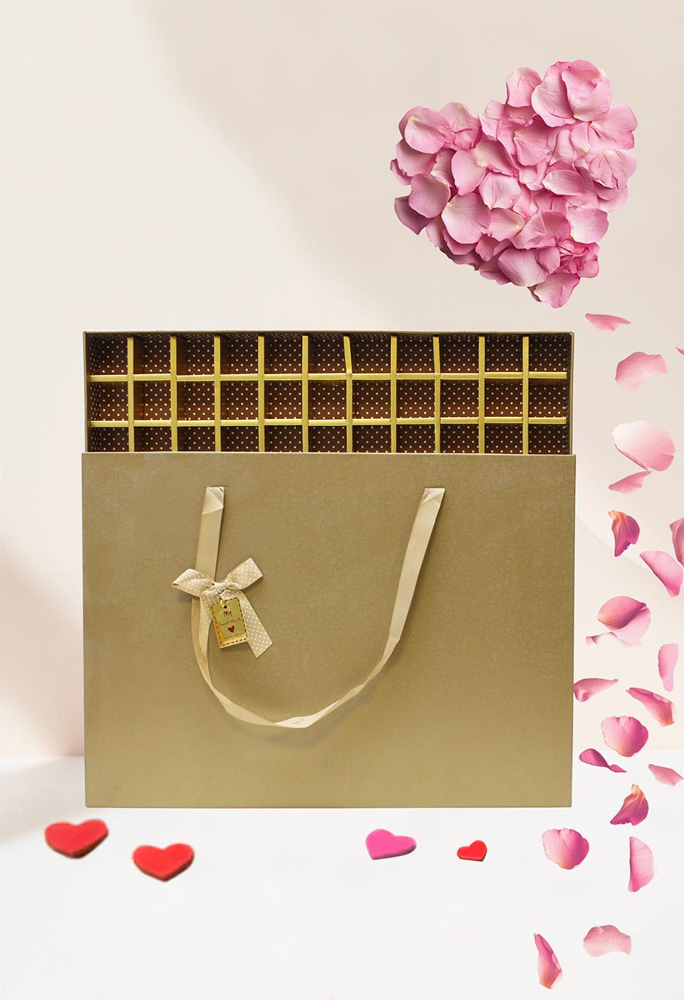 Çikolata Kutusu 88 Bölmeli Altın Renk 32x44 cm