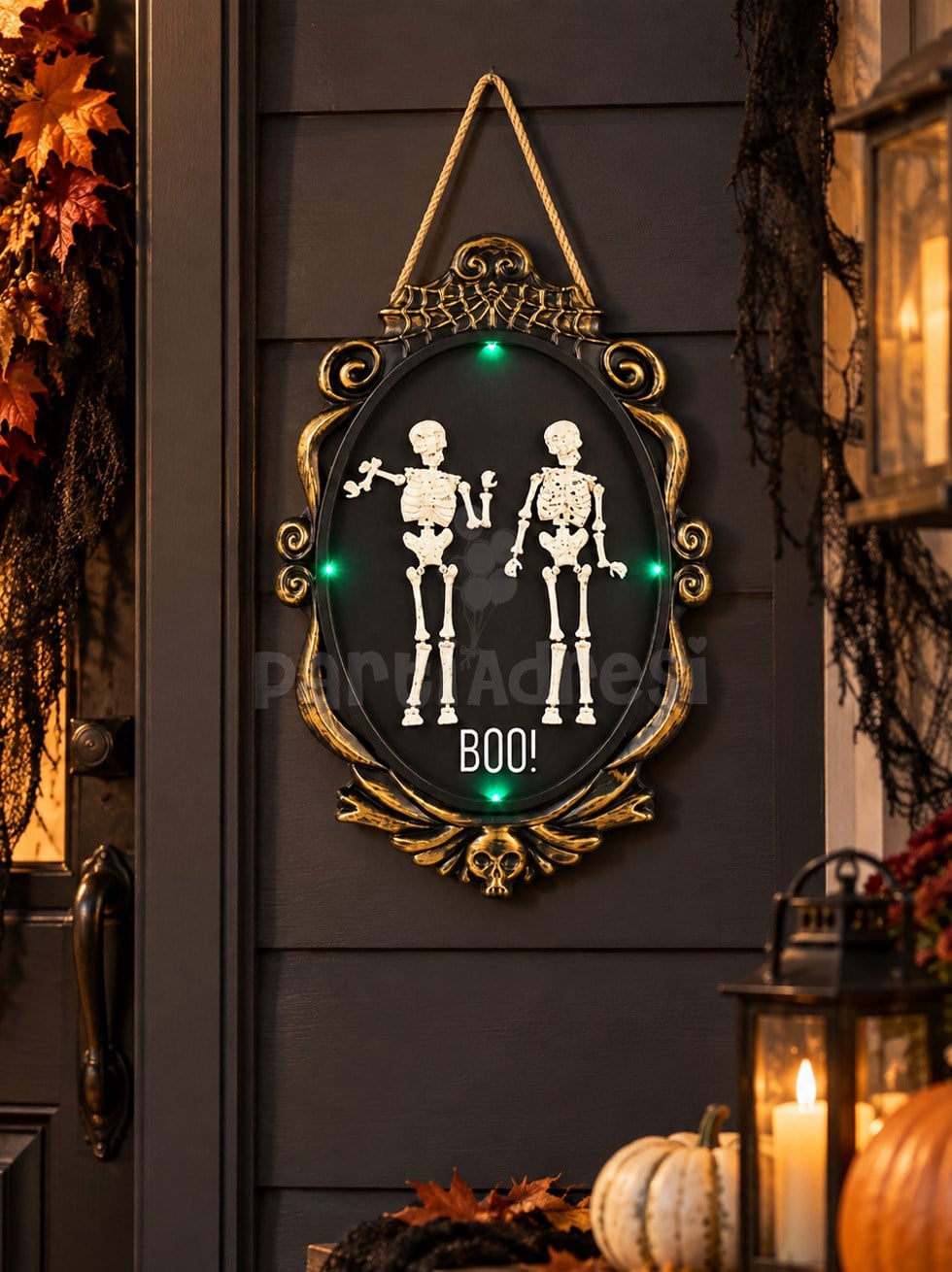 Işıklı İskeletli Halloween Duvar Süsü 43 cm – BOO Yazılı Hareketli Cadılar Bayramı Parti Dekoru