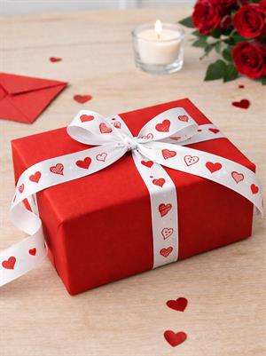 Love Yazılı Beyaz Saten Kurdele – Sevgililer Günü & Hediye Süsü