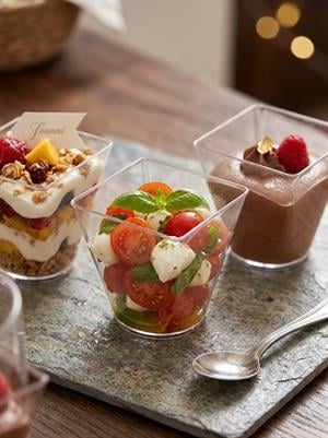 Mika Plastik Mini Kare Sunum Kasesi Şeffaf Kap 240 ml 24lü