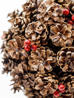 Yılbaşı Ağaç Süsü Natürel Kozalak Top Berryli 25 cm