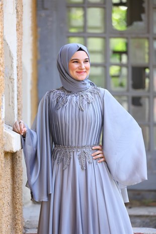Kadın Gri Önü Pile Detaylı Kol Pelerin Kesim Tesettür Abiye Elbise