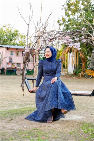 Kadın Işıltılı Kendinden Çiçek Desenli Önü Kısa Arkası Uzun Tesettür Abiye Elbise