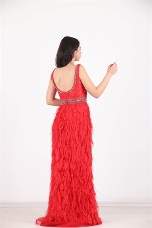 Kadın Kırmızı Eteği Tüy Detaylı Uzun Balık Abiye Elbise
